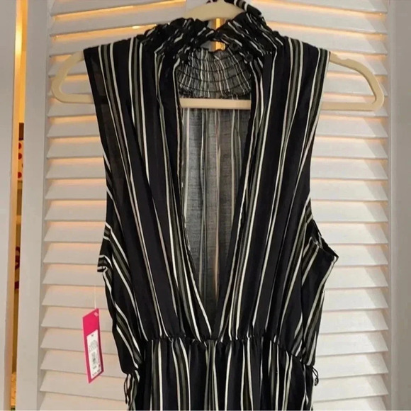 Target Xhilaration Black & White Striped Turtleneck Sleeveless Romper-Size M - Picture 3 of 6